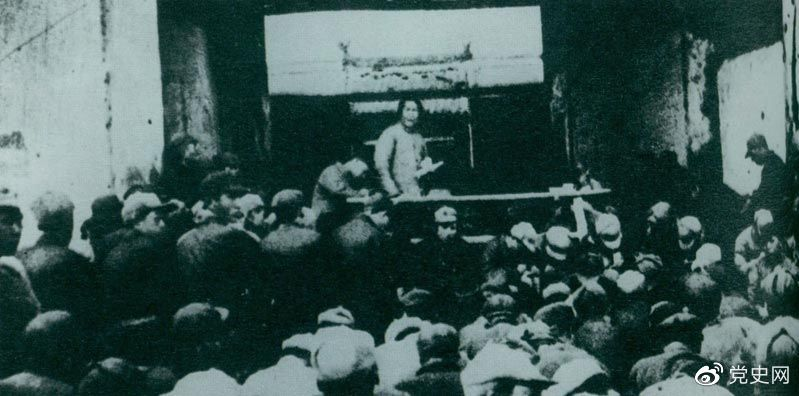 1935年12月27日，毛澤東在陜北瓦窯堡黨的活動(dòng)分子會(huì)議上作《論反對(duì)日本帝國(guó)主義的策略》報(bào)告。